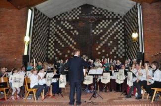Das Orchester gemeinsam mit allen Chören und Herrn Wissel